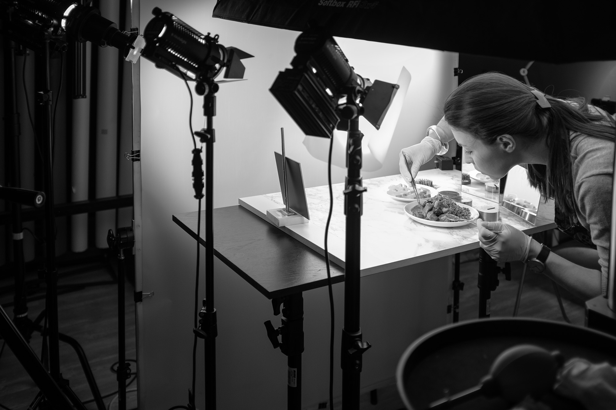 Table top food photography with Dedolight lighting